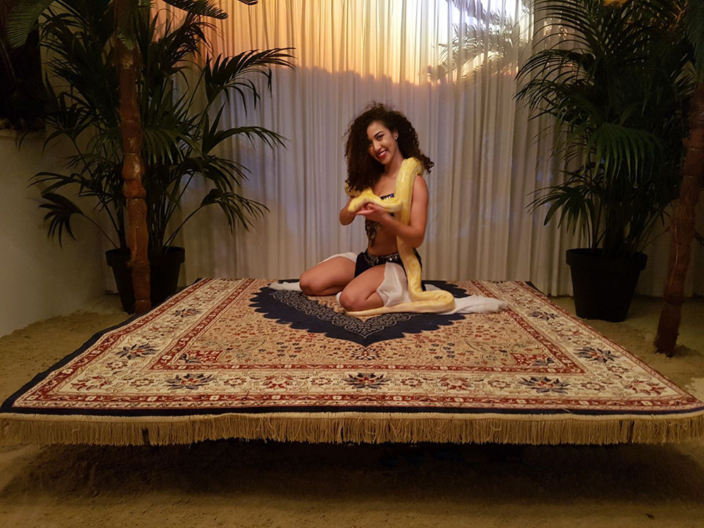Arabisch thema entertainment Een vliegend tapijt als fotocorner