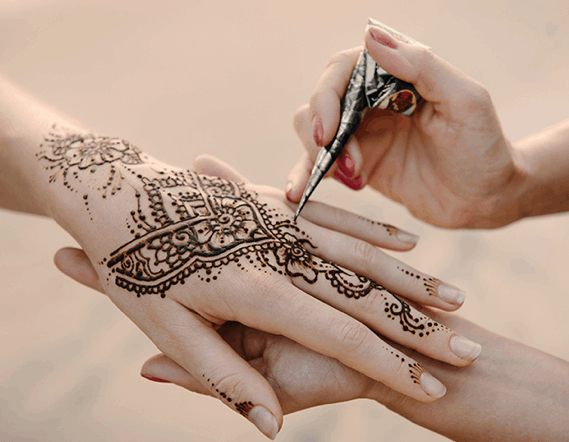 Personeelsfeest met een Arabisch thema Glitter tattoos