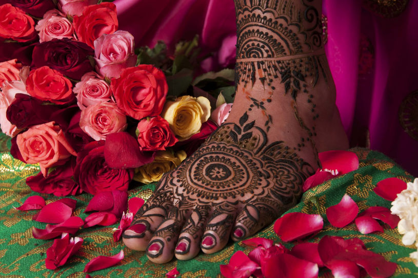 Henna tattoos voor een themafeest Bollywood danseressen